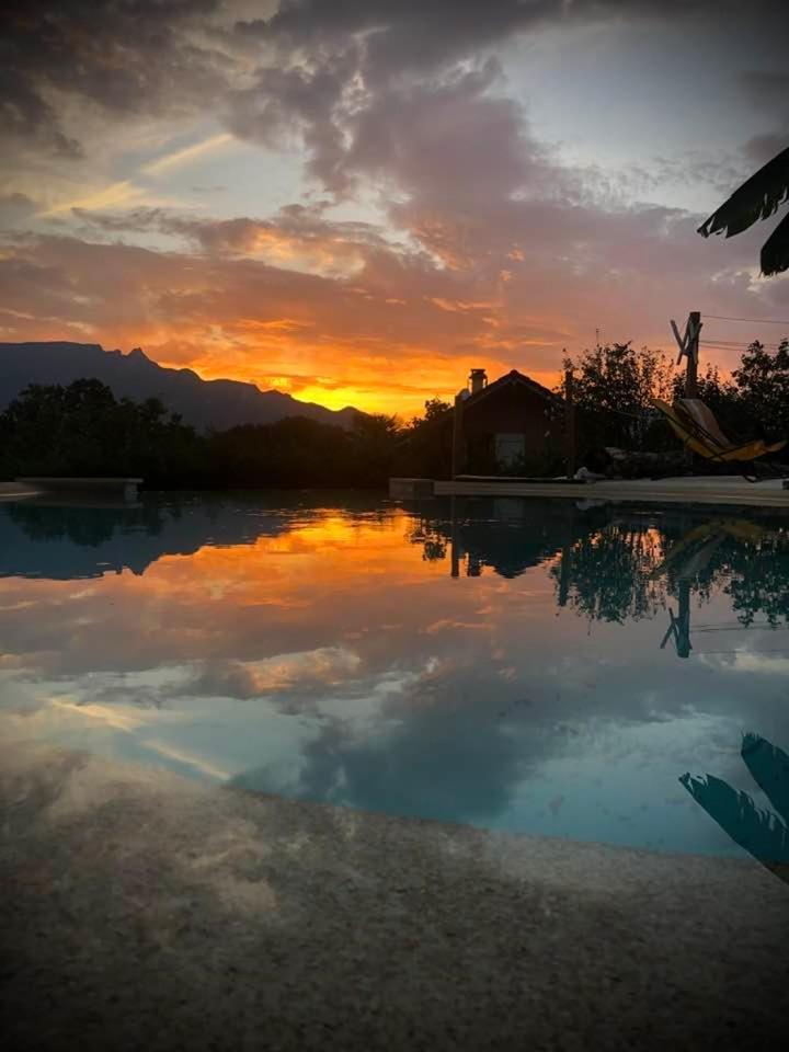 A La Marc'Quize Chambres D'Hotes, Petit Dejeuner Compris, Avec Piscine A Debordement En Exterieur, Bain Nordique A 38 Degres En Prestation Supplement Sur Reservation Horaire Anticipee 1 Place De Parking Gratuite Sur Place Mouxy ภายนอก รูปภาพ