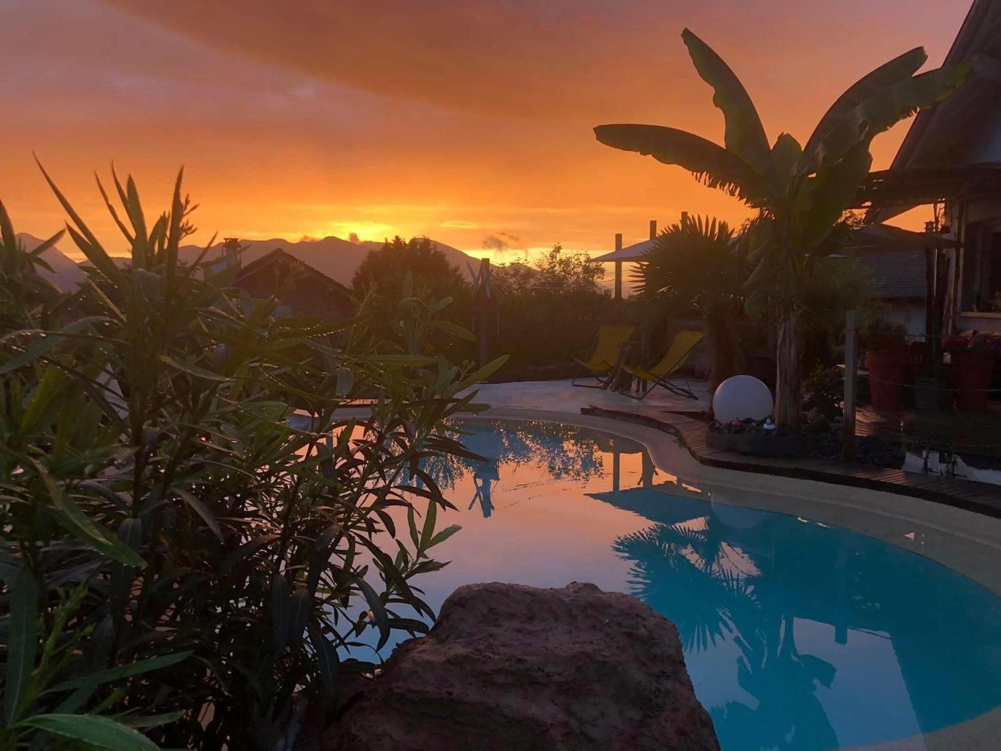 A La Marc'Quize Chambres D'Hotes, Petit Dejeuner Compris, Avec Piscine A Debordement En Exterieur, Bain Nordique A 38 Degres En Prestation Supplement Sur Reservation Horaire Anticipee 1 Place De Parking Gratuite Sur Place Mouxy ภายนอก รูปภาพ